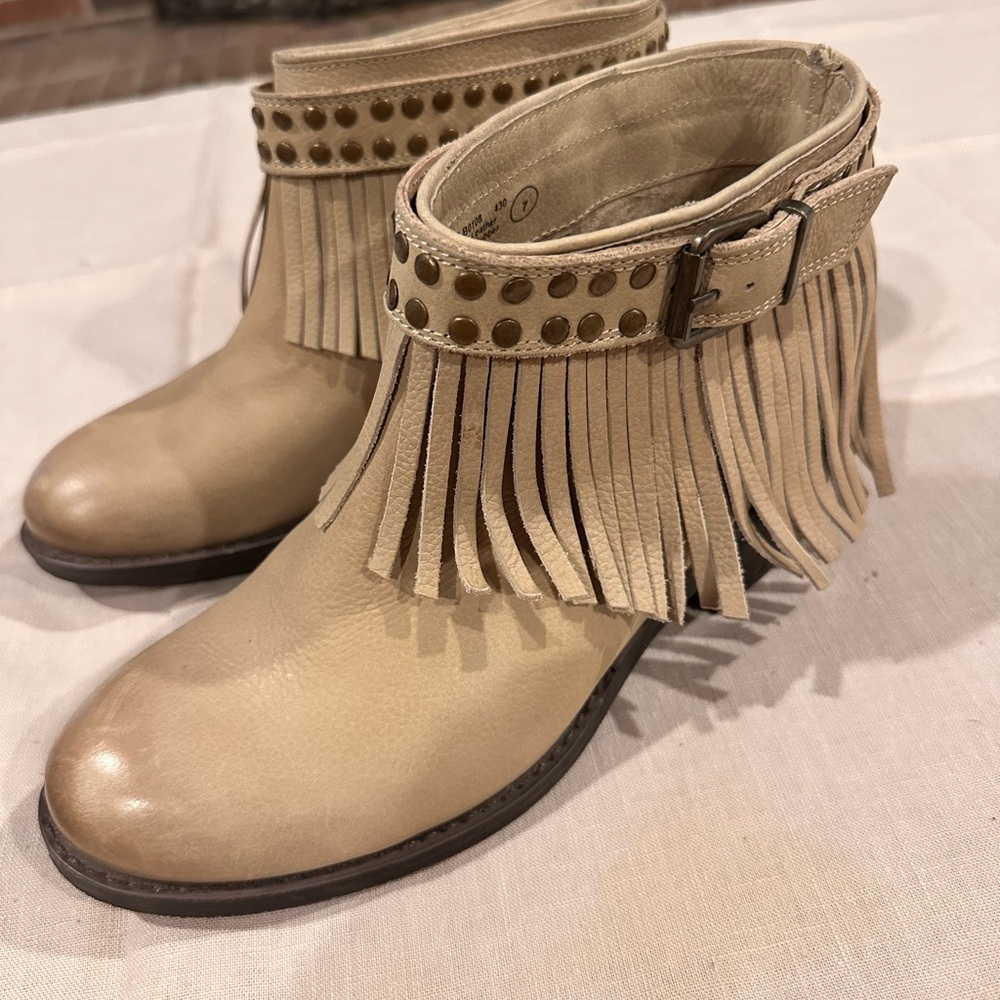 Naughty Monkey Leather Fringe Booties Beige Sz 7